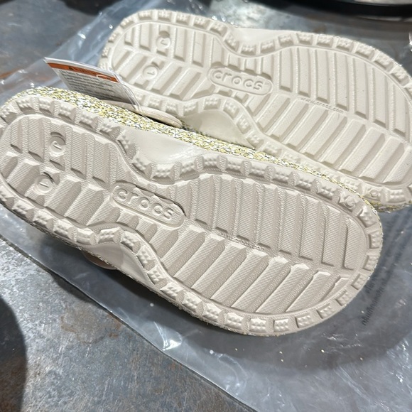 NWT Gold & White Glitter Lined CROCS - Picture 5 of 6